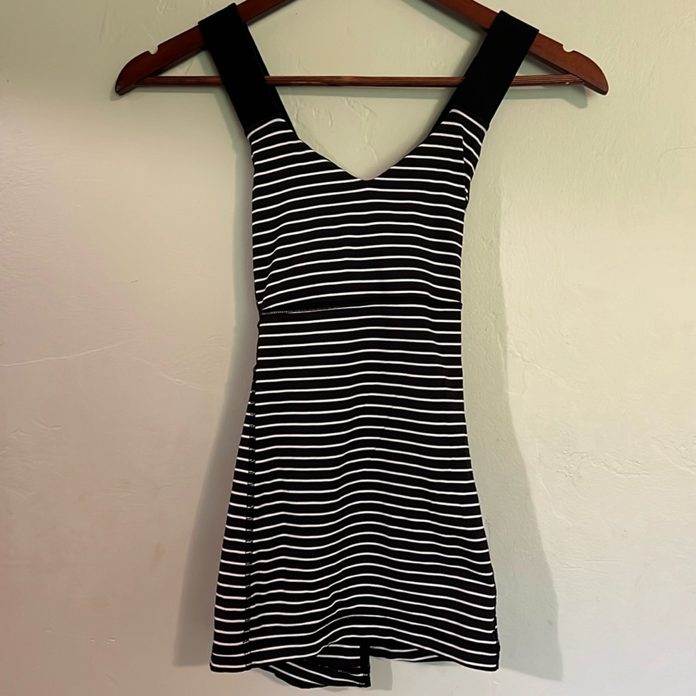 Lululemon size 4 tank with built in bra